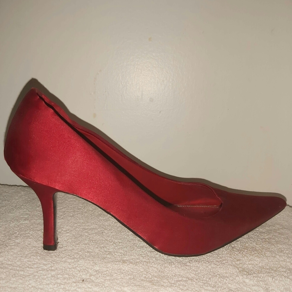 Bold Red pumps - Picture 4 of 8
